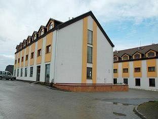 Hotel Chotol Horomerice Exterior photo