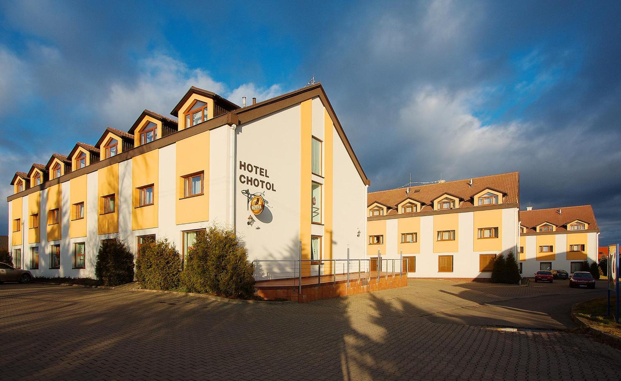 Hotel Chotol Horomerice Exterior photo
